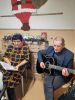 Seniorzy i pensjonariusze śpiewają kolędy